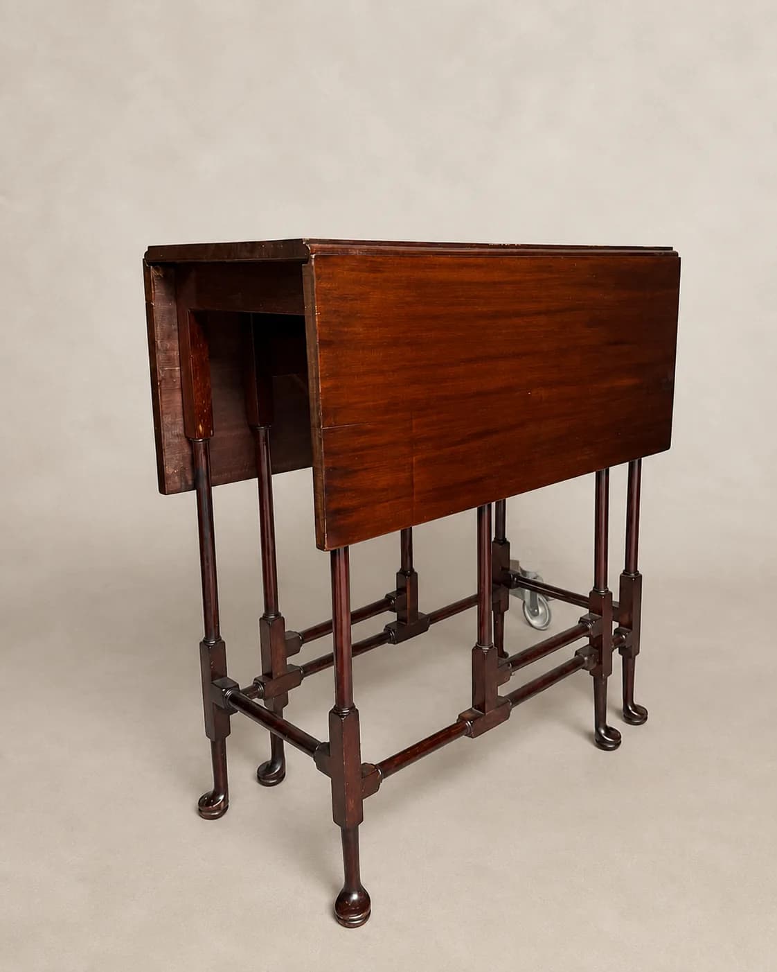 Hekpoottafel met neerklapbare bladen