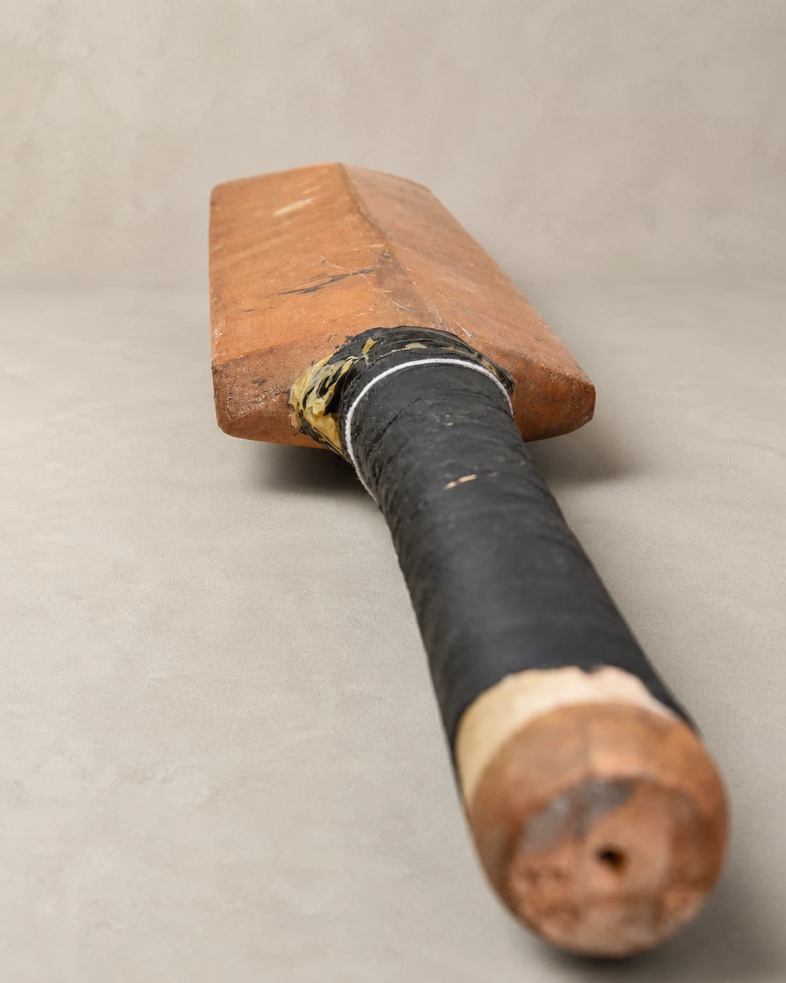 Edwardiaanse cricketbat, volledig aanzicht