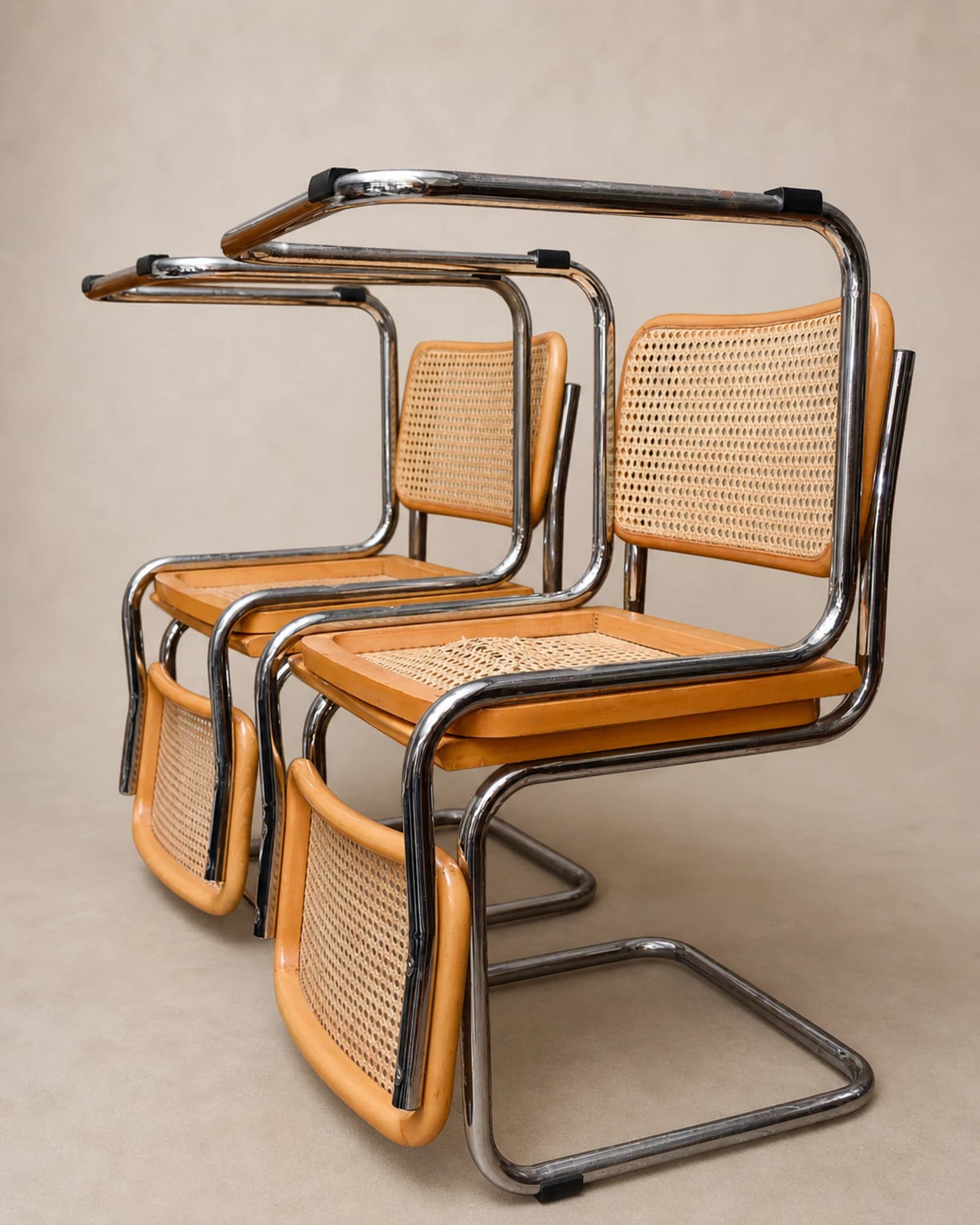 Set van vier buisstoelen met webbing, volledig aanzicht