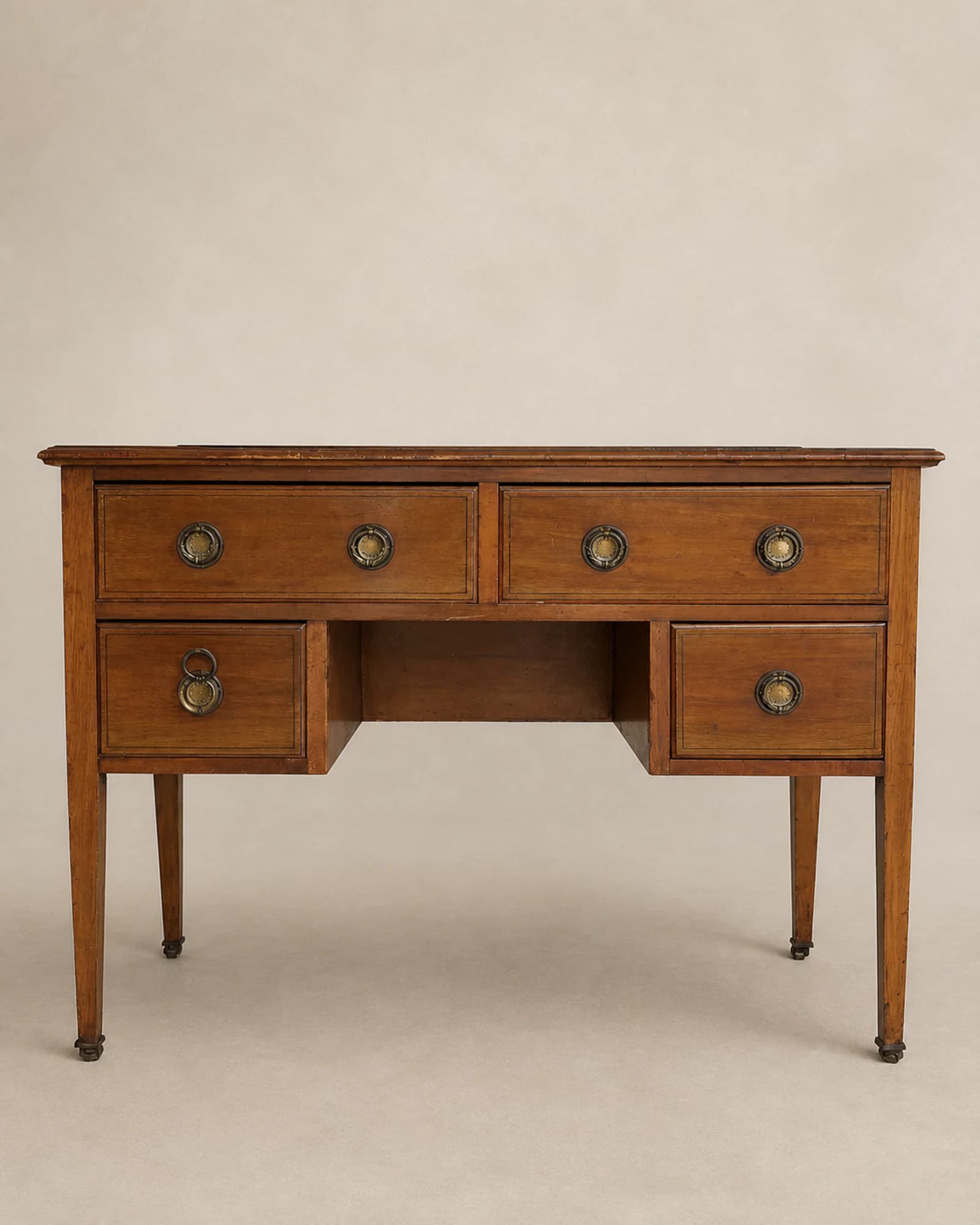 Edwardiaans ingelegd schrijfbureau, volledig aanzicht