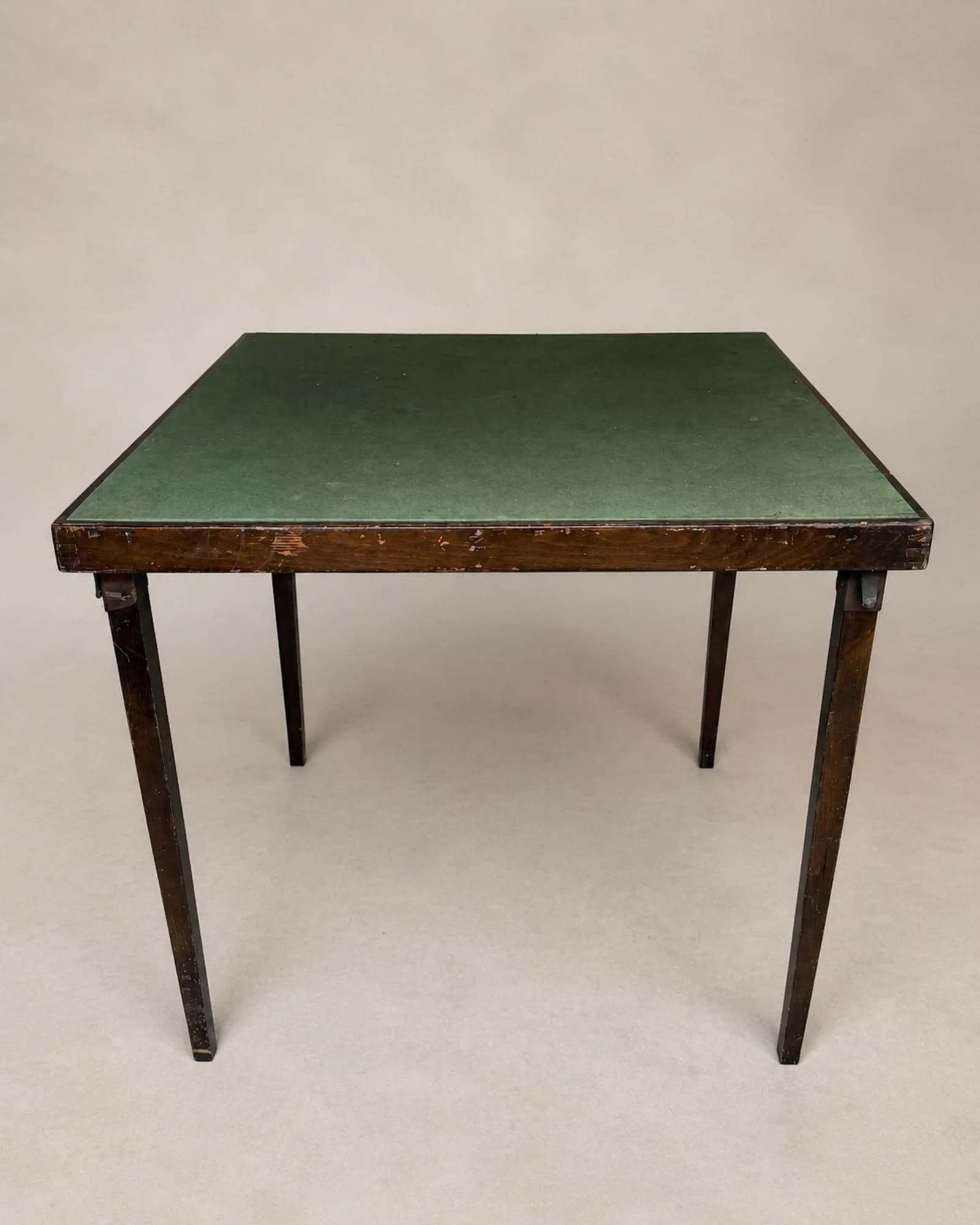 Inklapbare speeltafel met groen laken, volledig aanzicht