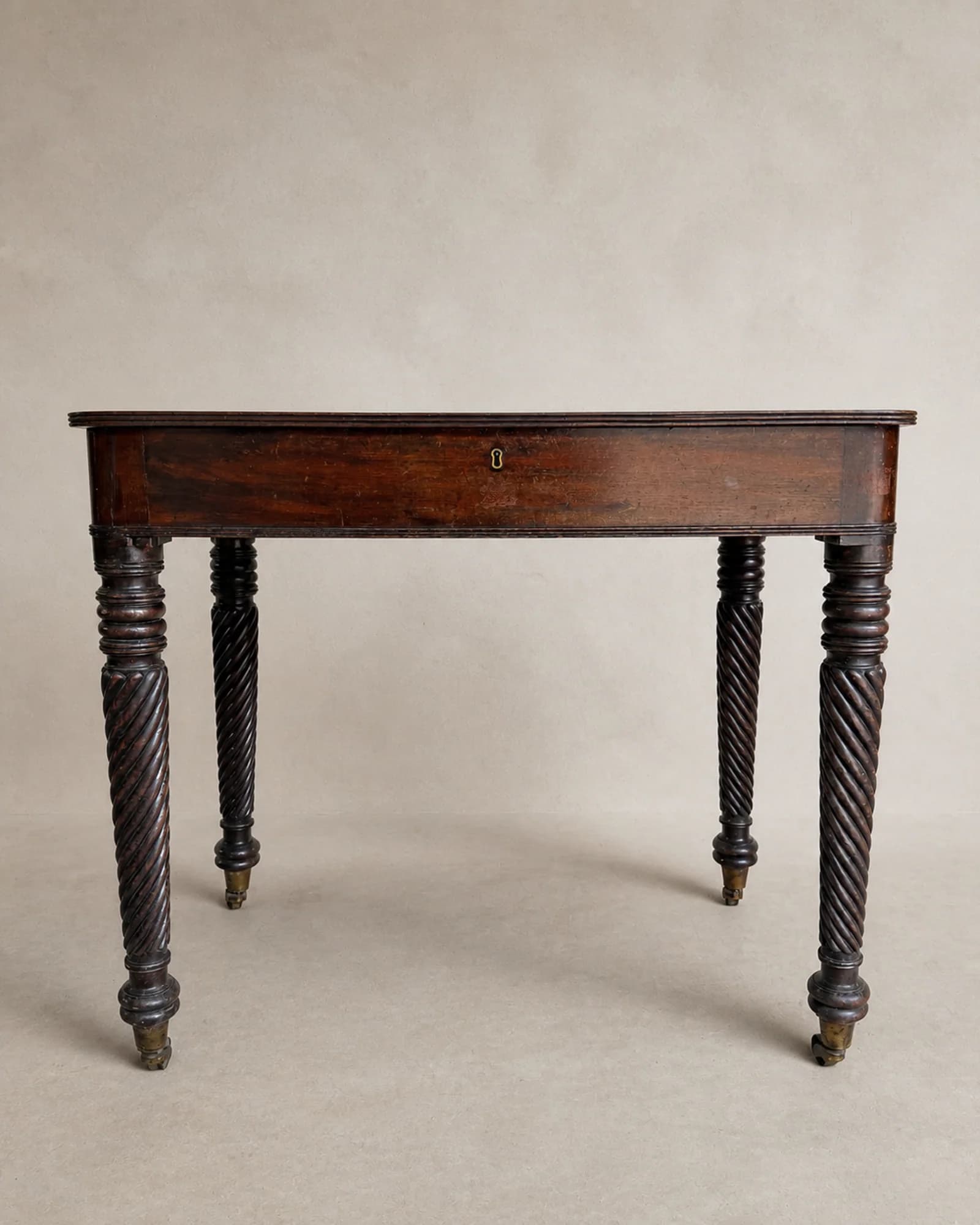 Mahoniehouten zijtafel met opklapbaar blad, volledig aanzicht